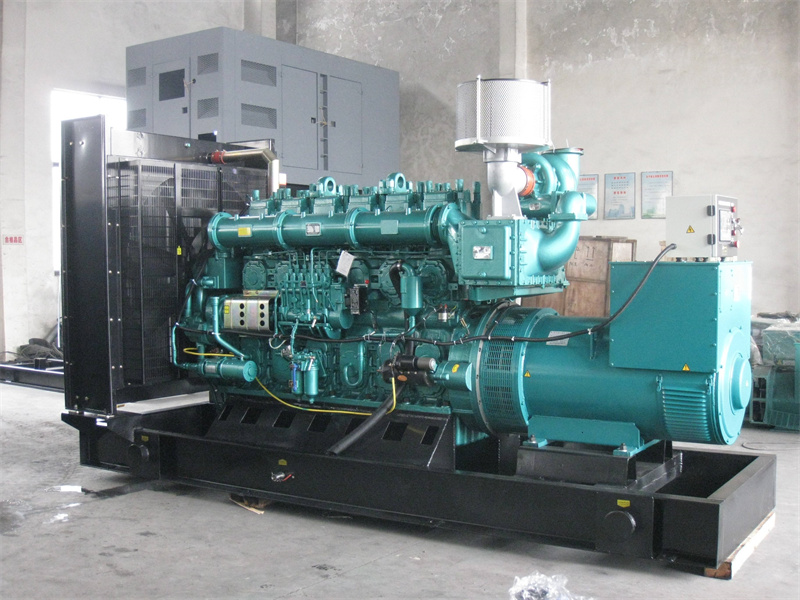 李沧200KW 柴油发电机的油耗是多少？